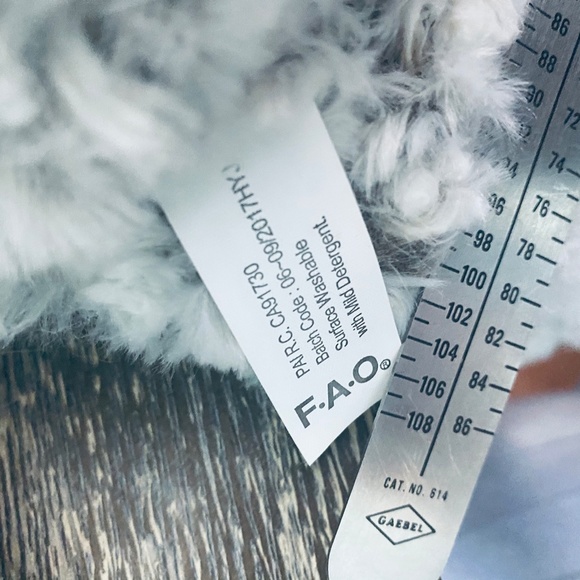 FAO Schwartz 2017 plush bear bow tie - Picture 7 of 8